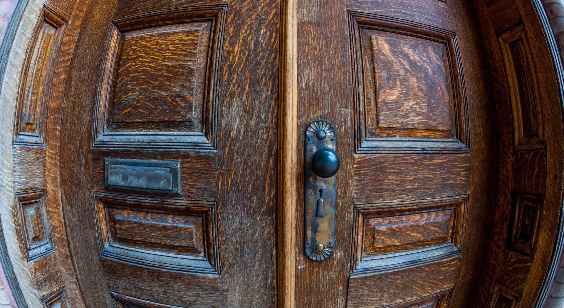 Czy dłużnik rzeczowy odpowiada za odsetki od hipoteki?