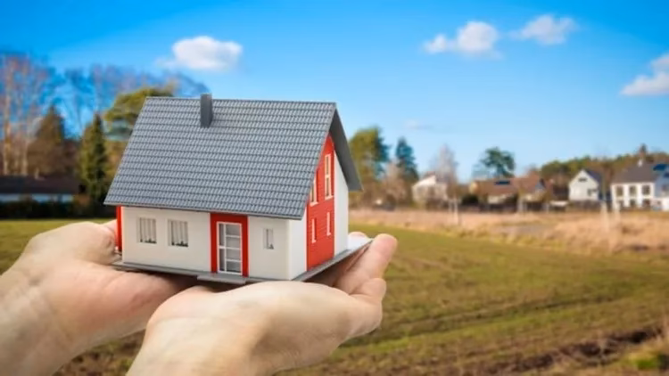 Jak nazywa się nieruchomość, która nie ma dostępu do drogi publicznej?