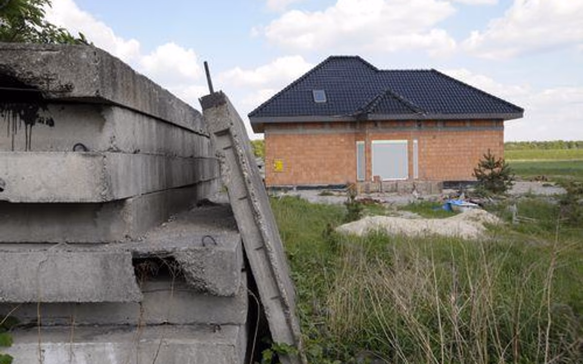 Czy pozwolenie na budowę przechodzi na nowego właściciela?