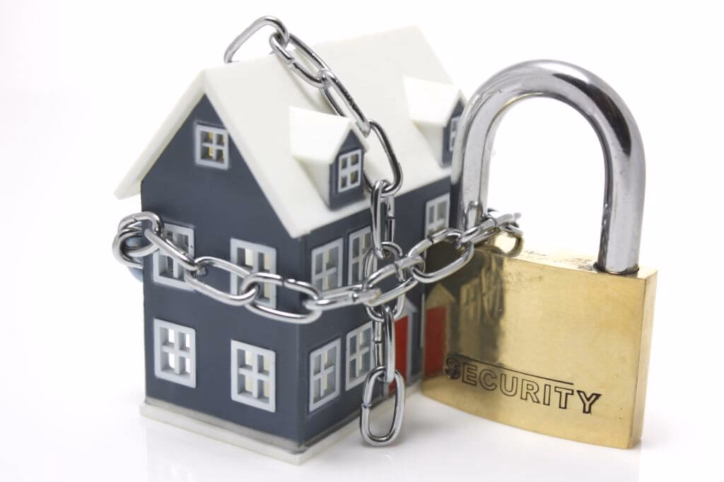 Po co dwa zamki w drzwiach?