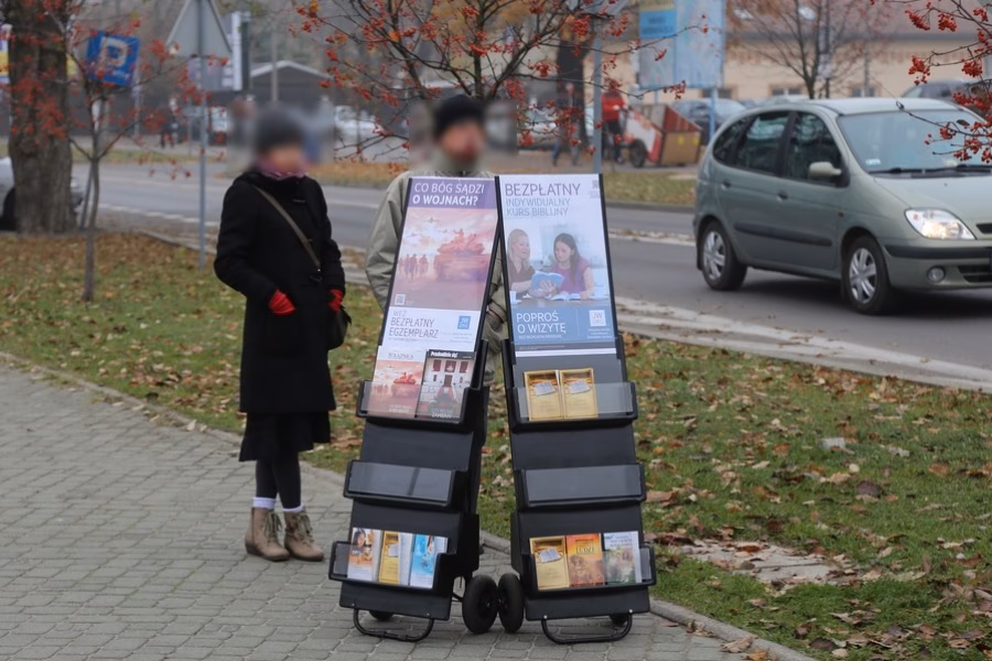 Czego zabraniają Świadkowie Jehowy?