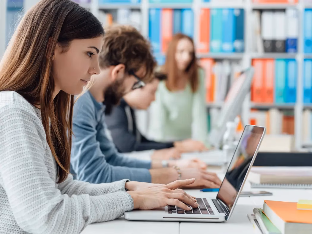 Co trzeba skończyć, aby być kuratorem?