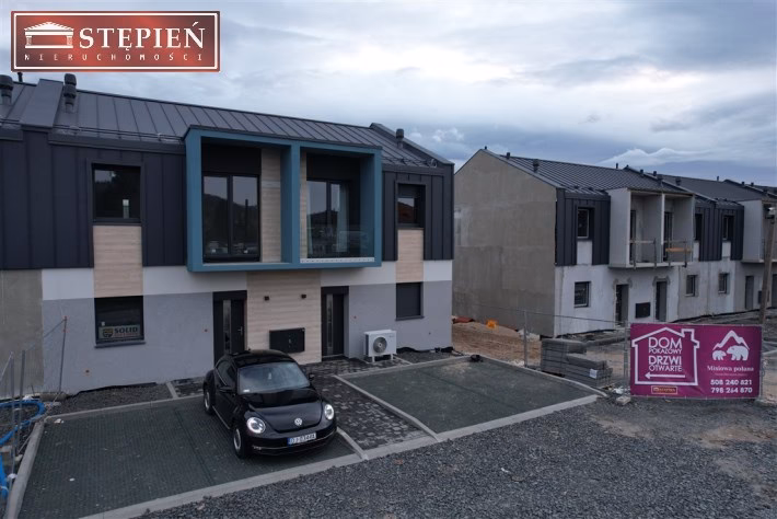 Ile osób mieszka w Jeżowie Sudeckim?