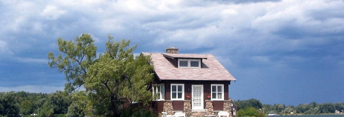 Jakie są wyłączenia w przypadku sprzedaży domu przez zmarłego małżonka?