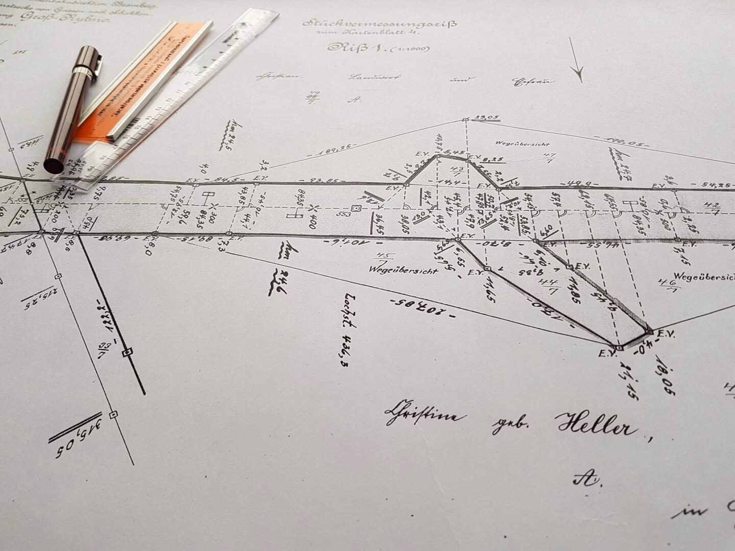 Jaki dokument stanowi podstawę ustalenia przebiegu granicy nieruchomości?